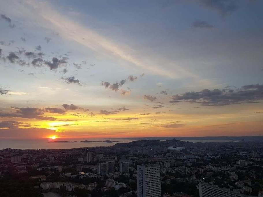 Superbe Appartement 2 Chambres Avec Vue Sur La Mer Et La Montagne Марсилия Екстериор снимка