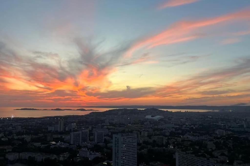 Superbe Appartement 2 Chambres Avec Vue Sur La Mer Et La Montagne Марсилия Екстериор снимка