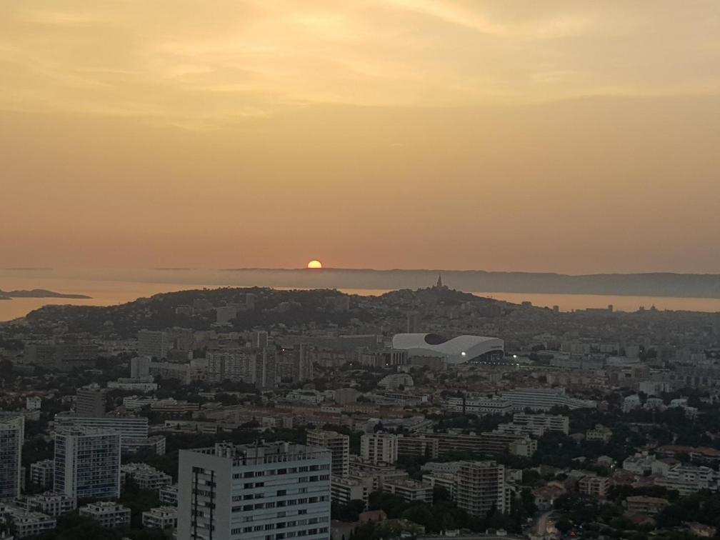 Superbe Appartement 2 Chambres Avec Vue Sur La Mer Et La Montagne Марсилия Екстериор снимка